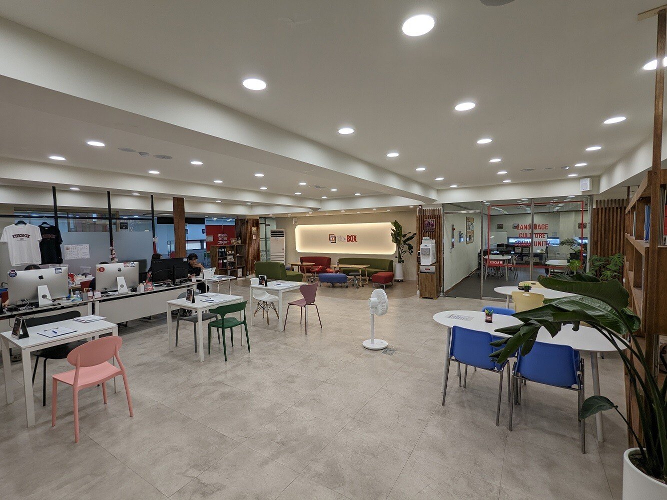 aifs-work-and-travel-südkorea-thebox-sprachkurs-personen-räume-partnerfotos