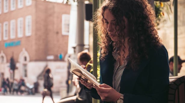 aifs_malta_sprachreisen_person_buch