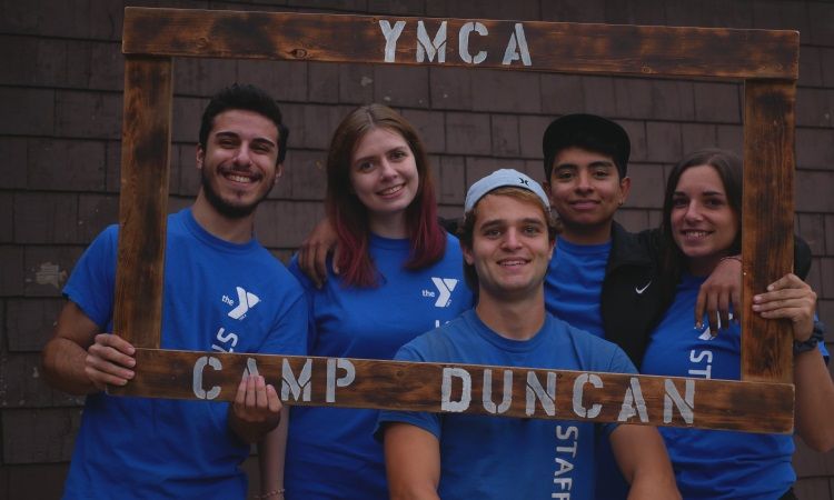 Marc im Camp Duncan mit seinen internationalen Teamkollegen