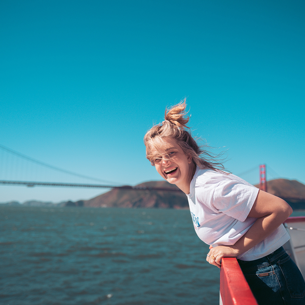 aifs-usa-kalifornien-san-francisco-golden-gate-bridge-boot-person-quadratisch-1024x1024